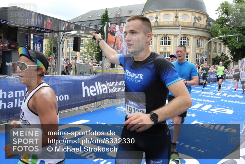 29.06.2025 - hella hamburg halbmarathon Michael Strokosch http://msf.ph/oto/8332330 29.06.2025 10:49:58 Ziel 2540, 3692, 3852, 4017, 5460, 8454, 8455, 9126, 9200, 9491, 9597, 12527, 12733, 13463, 16716, 16732, 16800, 16887, 19109, 19122 meine-sportfotos.de