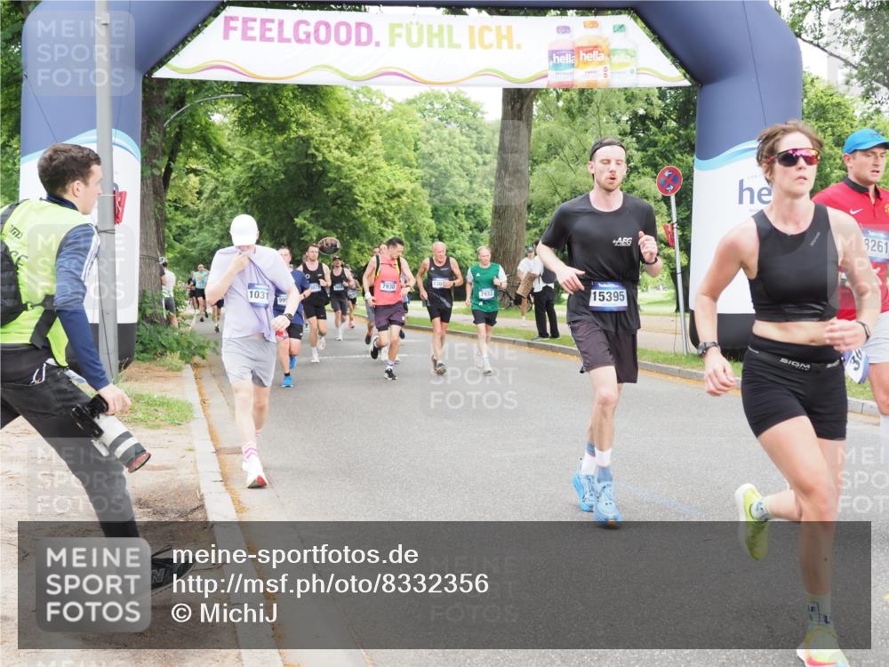 29.06.2025 - hella hamburg halbmarathon MichiJ http://msf.ph/oto/8332356 29.06.2025 10:38:21 Zwischen KM18-KM19 2718, 3654, 5894, 8117, 8261, 8313, 9869, 10319, 12527, 13701, 14562, 15395, 17179, 18811, 19040, 19053 meine-sportfotos.de