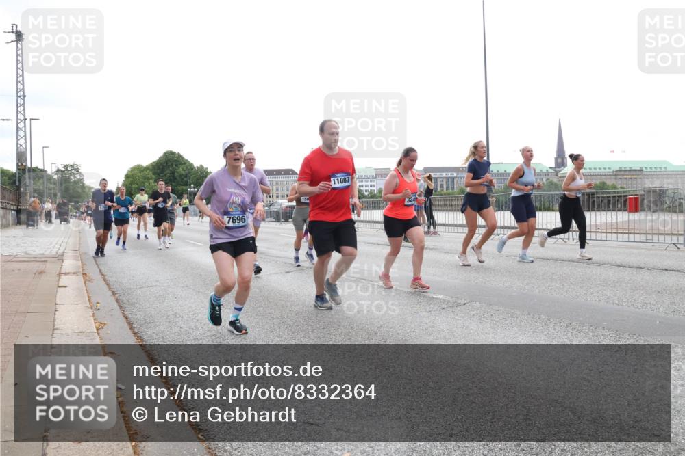29.06.2025 - hella hamburg halbmarathon Lena Gebhardt http://msf.ph/oto/8332364 29.06.2025 10:37:58 Lombardsbrücke 6362, 150, 7696, 11087, 324, 1196, 1394, 1475, 1578, 1742, 1799, 1901, 1966, 1985, 2199, 2640, 2786, 2853, 3230, 3242, 3246, 3633, 3716, 3880, 4414, 4921, 5139, 5300, 5522, 5713, 5875, 6199, 6200, 6243, 6362, 6697, 6821, 6930, 6955, 7118, 7124, 7165, 7244, 7321, 7350, 7552, 7629, 7696, 7914, 8985, 9247, 9288, 9895, 10159, 10506, 10836, 11087, 11543, 12123, 12254, 12472, 12824, 16680, 17798 meine-sportfotos.de
