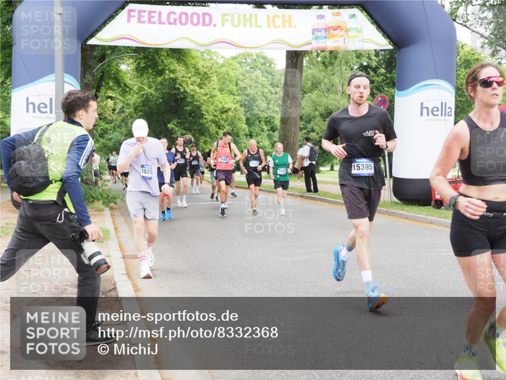 29.06.2025 - hella hamburg halbmarathon MichiJ http://msf.ph/oto/8332368 29.06.2025 10:38:21 Zwischen KM18-KM19 2718, 3654, 5894, 8117, 8261, 8313, 9869, 10319, 12527, 13701, 14562, 15395, 17179, 18811, 19040, 19053 meine-sportfotos.de