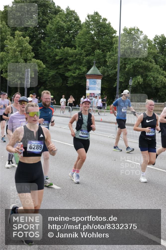 29.06.2025 - hella hamburg halbmarathon Jannik Wohlers http://msf.ph/oto/8332375 29.06.2025 10:40:25 Lombardsbrücke 1075, 1323, 2042, 2173, 2206, 2299, 2858, 3121, 3306, 3432, 3694, 4044, 4234, 4530, 4612, 4774, 4775, 4972, 5753, 6098, 6163, 6289, 6842, 7293, 7956, 8053, 8054, 8429, 8430, 9009, 9237, 9437, 9946, 10166, 10920, 10940, 11053, 11513, 11514, 11686, 12191, 12610, 12692, 12699, 13773, 15154, 15905, 16028, 16297, 16449, 16450, 17233, 17234, 17267, 19087, 19168 meine-sportfotos.de