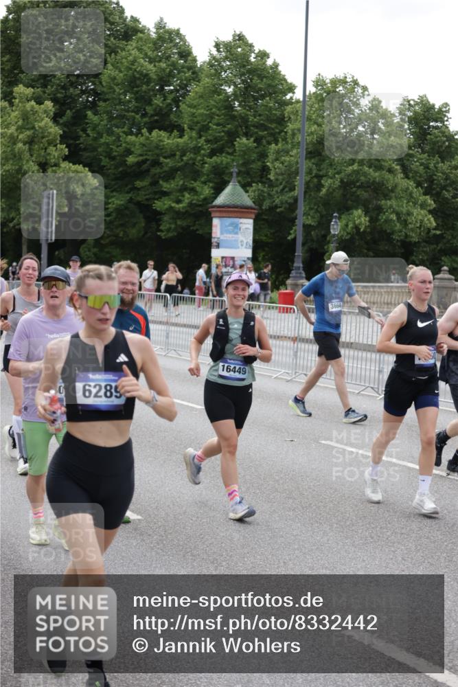 29.06.2025 - hella hamburg halbmarathon Jannik Wohlers http://msf.ph/oto/8332442 29.06.2025 10:40:25 Lombardsbrücke 1075, 1323, 2042, 2173, 2206, 2299, 2858, 3121, 3306, 3432, 3694, 4044, 4234, 4530, 4612, 4774, 4775, 4972, 5753, 6098, 6163, 6289, 6842, 7293, 7956, 8053, 8054, 8429, 8430, 9009, 9237, 9437, 9946, 10166, 10920, 10940, 11053, 11513, 11514, 11686, 12191, 12610, 12692, 12699, 13773, 15154, 15905, 16028, 16297, 16449, 16450, 17233, 17234, 17267, 19087, 19168 meine-sportfotos.de