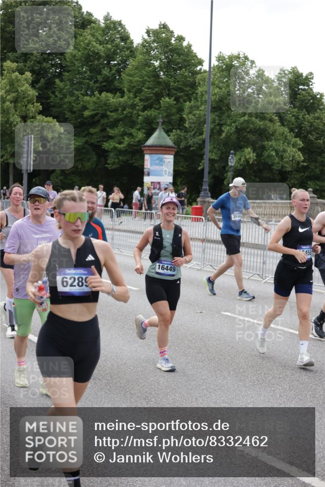 29.06.2025 - hella hamburg halbmarathon Jannik Wohlers http://msf.ph/oto/8332462 29.06.2025 10:40:26 Lombardsbrücke 1075, 1323, 2042, 2173, 2206, 2299, 2858, 3121, 3306, 3432, 3694, 4044, 4234, 4530, 4612, 4774, 4775, 4972, 5753, 6098, 6163, 6289, 6842, 7293, 7956, 8053, 8054, 8429, 8430, 9009, 9237, 9437, 9946, 10166, 10940, 11053, 11686, 12191, 12610, 12692, 12699, 13773, 15154, 15905, 16028, 16297, 16449, 16450, 17233, 17234, 17267, 17879, 19087, 19168 meine-sportfotos.de