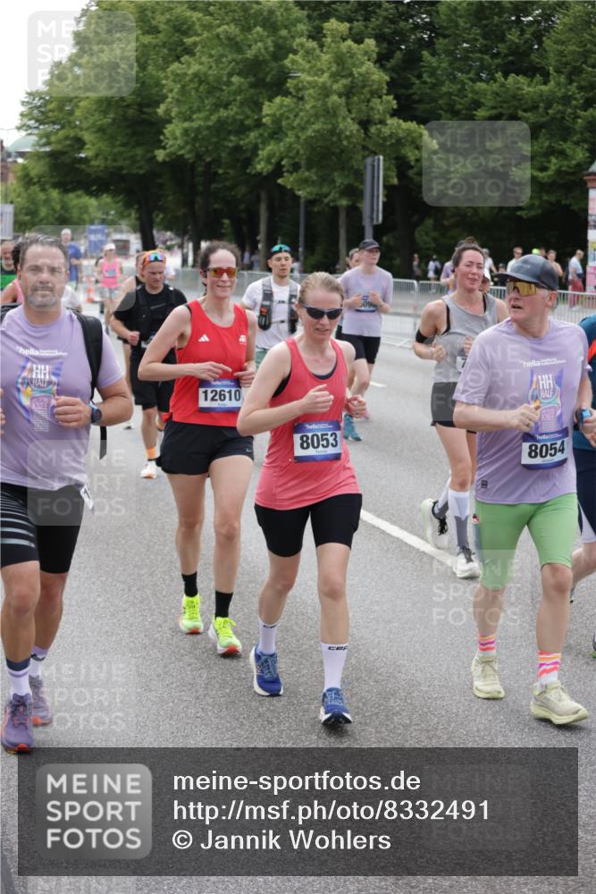 29.06.2025 - hella hamburg halbmarathon Jannik Wohlers http://msf.ph/oto/8332491 29.06.2025 10:40:26 Lombardsbrücke 1075, 1323, 2042, 2173, 2206, 2299, 2858, 3121, 3306, 3432, 3694, 4044, 4234, 4530, 4612, 4774, 4775, 4972, 5753, 6098, 6163, 6289, 6842, 7293, 7956, 8053, 8054, 8429, 8430, 9009, 9237, 9437, 9946, 10166, 10940, 11053, 11686, 12191, 12610, 12692, 12699, 13773, 15154, 15905, 16028, 16297, 16449, 16450, 17233, 17234, 17267, 17879, 19087, 19168 meine-sportfotos.de