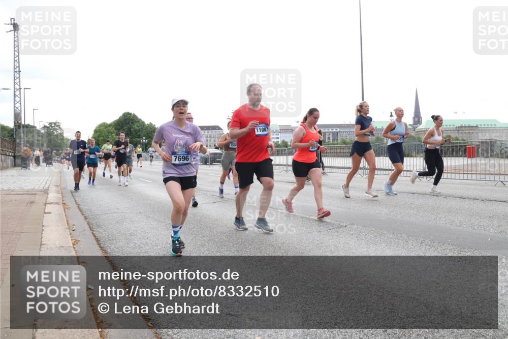 29.06.2025 - hella hamburg halbmarathon Lena Gebhardt http://msf.ph/oto/8332510 29.06.2025 10:37:58 Lombardsbrücke 7696, 1500, 11087, 324, 1577, 5511, 1196, 1394, 1475, 1578, 1742, 1799, 1901, 1966, 1985, 2199, 2640, 2786, 2853, 3230, 3242, 3246, 3633, 3716, 3880, 4414, 4921, 5139, 5300, 5522, 5713, 5875, 6199, 6200, 6243, 6362, 6697, 6821, 6930, 6955, 7118, 7124, 7165, 7244, 7321, 7350, 7552, 7629, 7696, 7914, 8985, 9247, 9288, 9895, 10159, 10506, 10836, 11087, 11543, 12123, 12254, 12472, 12824, 16680, 17798 meine-sportfotos.de