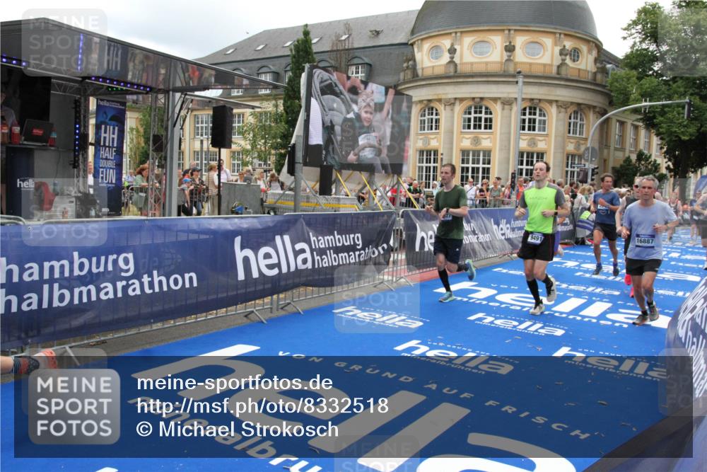 29.06.2025 - hella hamburg halbmarathon Michael Strokosch http://msf.ph/oto/8332518 29.06.2025 10:50:00 Ziel 2540, 3692, 3852, 7100, 7657, 8454, 8455, 9213, 9491, 9597, 12271, 12527, 12733, 13225, 13758, 16716, 16732, 16887, 19109, 19112 meine-sportfotos.de