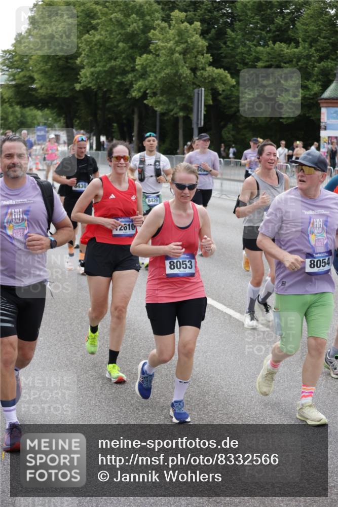 29.06.2025 - hella hamburg halbmarathon Jannik Wohlers http://msf.ph/oto/8332566 29.06.2025 10:40:26 Lombardsbrücke 1075, 1323, 2042, 2173, 2206, 2299, 2858, 3121, 3306, 3432, 3694, 4044, 4234, 4530, 4612, 4774, 4775, 4972, 5753, 6098, 6163, 6289, 6842, 7293, 7956, 8053, 8054, 8429, 8430, 9009, 9237, 9437, 9946, 10166, 10940, 11053, 11686, 12191, 12610, 12692, 12699, 13773, 15154, 15905, 16028, 16297, 16449, 16450, 17233, 17234, 17267, 17879, 19087, 19168 meine-sportfotos.de