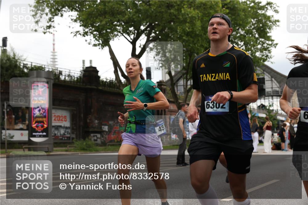 29.06.2025 - hella hamburg halbmarathon Yannick Fuchs http://msf.ph/oto/8332578 29.06.2025 10:51:46 20KM 1611, 2025, 2236, 2606, 2759, 2806, 2883, 2907, 3093, 3141, 3575, 4426, 4467, 4579, 4632, 4833, 5391, 6281, 6302, 6531, 6595, 7138, 7833, 9450, 9485, 10599, 11645, 13465, 14571, 15217, 15229, 16517, 17415, 17455, 17543, 18068, 18501, 18508, 18587, 18762, 18891 meine-sportfotos.de