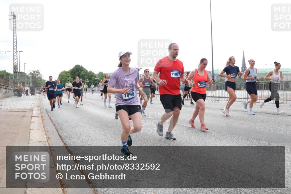 29.06.2025 - hella hamburg halbmarathon Lena Gebhardt http://msf.ph/oto/8332592 29.06.2025 10:37:58 Lombardsbrücke 6362, 15002, 7696, 11087, 3246, 15418, 15511, 1196, 1394, 1475, 1578, 1742, 1799, 1901, 1966, 1985, 2199, 2640, 2786, 2853, 3230, 3242, 3246, 3633, 3716, 3880, 4414, 4921, 5139, 5300, 5522, 5713, 5875, 6199, 6200, 6243, 6362, 6697, 6821, 6930, 6955, 7118, 7124, 7165, 7244, 7321, 7350, 7552, 7629, 7696, 7914, 8985, 9247, 9288, 9895, 10159, 10506, 10836, 11087, 11543, 12123, 12254, 12472, 12824, 16680, 17798 meine-sportfotos.de
