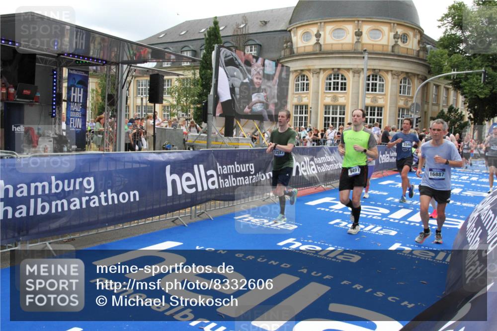 29.06.2025 - hella hamburg halbmarathon Michael Strokosch http://msf.ph/oto/8332606 29.06.2025 10:50:00 Ziel 2540, 3692, 3852, 7100, 7657, 8454, 8455, 9213, 9491, 9597, 12271, 12527, 12733, 13225, 13758, 16716, 16732, 16887, 19109, 19112 meine-sportfotos.de