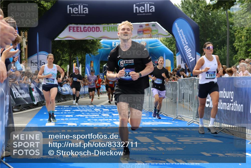 29.06.2025 - hella hamburg halbmarathon Strokosch-Dieckow http://msf.ph/oto/8332711 29.06.2025 10:34:02 Ziel 9345, 9376, 9519, 11019, 11202, 11227, 13066, 13493, 13494, 14448, 15268, 16724, 17751, 17877 meine-sportfotos.de
