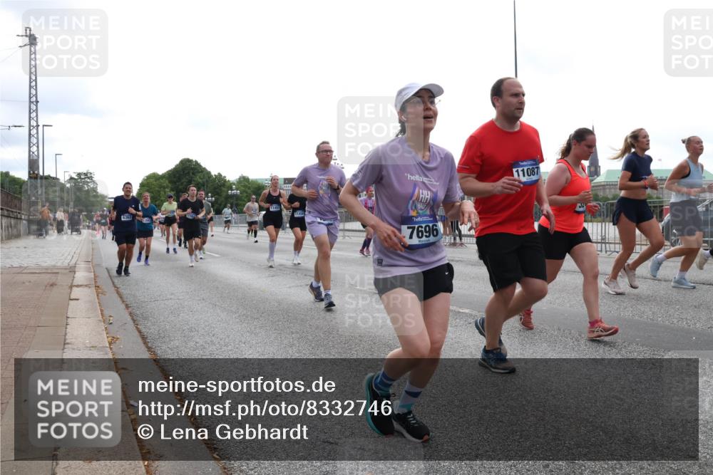 29.06.2025 - hella hamburg halbmarathon Lena Gebhardt http://msf.ph/oto/8332746 29.06.2025 10:37:58 Lombardsbrücke 11457, 11456, 11087, 7696, 1196, 1394, 1475, 1578, 1742, 1799, 1901, 1966, 1985, 2199, 2640, 2786, 2853, 3230, 3242, 3246, 3633, 3716, 3880, 4414, 4921, 5139, 5300, 5522, 5713, 5875, 6199, 6200, 6243, 6362, 6697, 6821, 6930, 6955, 7118, 7124, 7165, 7244, 7321, 7350, 7552, 7629, 7696, 7914, 8985, 9247, 9288, 9895, 10159, 10506, 10836, 11087, 11543, 12123, 12254, 12472, 12824, 16680, 17798 meine-sportfotos.de