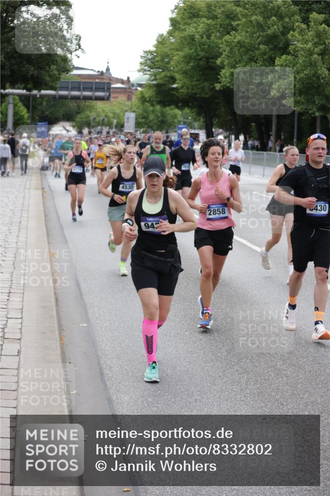 29.06.2025 - hella hamburg halbmarathon Jannik Wohlers http://msf.ph/oto/8332802 29.06.2025 10:40:28 Lombardsbrücke 1075, 1323, 2173, 2206, 2299, 2858, 3121, 3306, 3432, 3694, 4044, 4234, 4530, 4612, 4774, 4775, 4972, 5753, 6098, 6163, 6289, 6842, 7293, 8053, 8054, 8429, 8430, 9009, 9237, 9437, 9946, 10644, 10940, 11053, 11686, 12191, 12610, 12692, 12699, 13773, 14553, 15154, 15905, 16028, 16297, 16449, 16450, 17233, 17234, 17267, 17879, 19087 meine-sportfotos.de