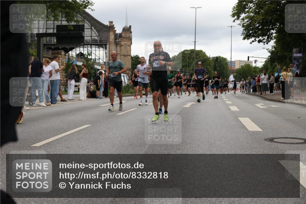 29.06.2025 - hella hamburg halbmarathon Yannick Fuchs http://msf.ph/oto/8332818 29.06.2025 10:51:47 20KM 1611, 2025, 2236, 2606, 2759, 2806, 2883, 2907, 3093, 3141, 3575, 4426, 4467, 4579, 4632, 4833, 5391, 6104, 6281, 6302, 6531, 6595, 7138, 7833, 9450, 9485, 10599, 11645, 13465, 14571, 15217, 15229, 16517, 17405, 17415, 17455, 17543, 18068, 18501, 18508, 18587, 18762, 18891 meine-sportfotos.de
