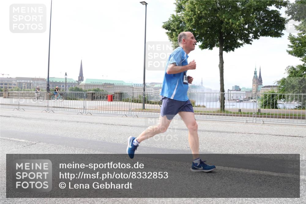 29.06.2025 - hella hamburg halbmarathon Lena Gebhardt http://msf.ph/oto/8332853 29.06.2025 10:13:12 Lombardsbrücke 1007, 1020, 1051, 1747, 1851, 1859, 1939, 2891, 2942, 2961, 3218, 3360, 3728, 3729, 4187, 4532, 5546, 6207, 6489, 7346, 7460, 7873, 7907, 8398, 8405, 8913, 8917, 9141, 9527, 9612, 10067, 10402, 11025, 11720, 12492, 13331, 14404, 15012, 15531, 15922, 16030, 16255, 16323, 16437, 17061, 17474, 17699, 17988, 17994, 18048, 18222, 18320, 18530, 18732 meine-sportfotos.de