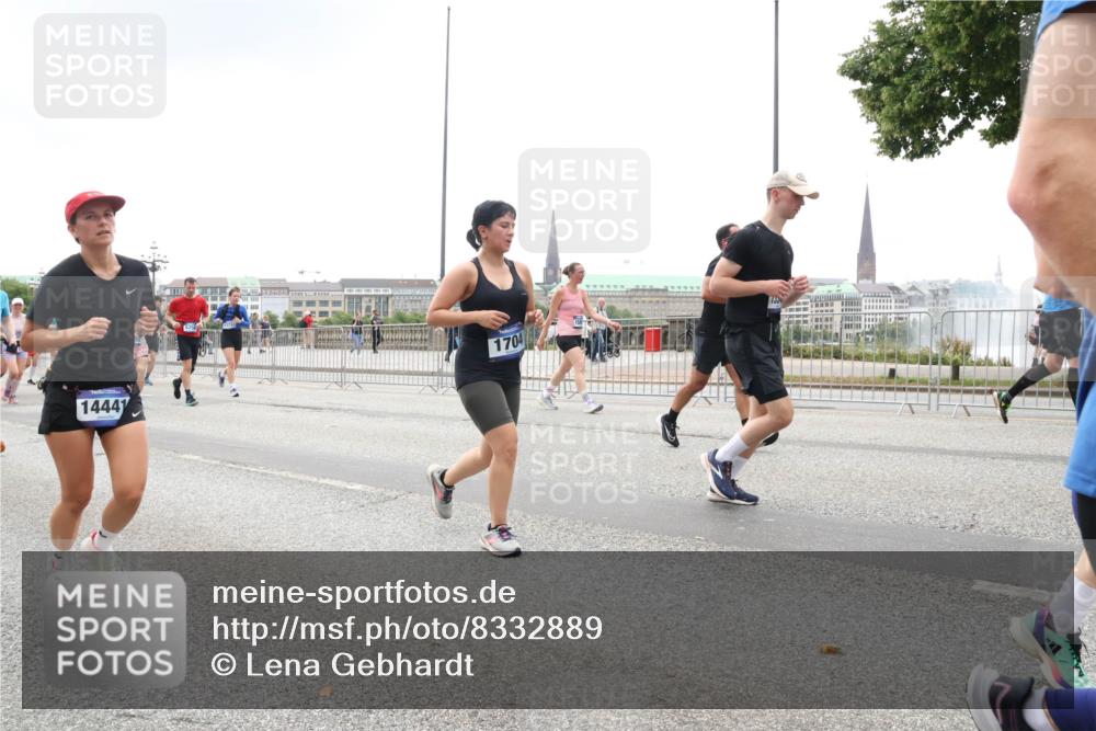 29.06.2025 - hella hamburg halbmarathon Lena Gebhardt http://msf.ph/oto/8332889 29.06.2025 10:47:34 Lombardsbrücke 14441, 1704, 1045, 1246, 1434, 1463, 1523, 1607, 1618, 1639, 1704, 1926, 2148, 2407, 2491, 2537, 2545, 2555, 2704, 2790, 2882, 2994, 3049, 3339, 4037, 4184, 4325, 4423, 4483, 4806, 4895, 4974, 4975, 5621, 5622, 5895, 6255, 6256, 6879, 6995, 7403, 7427, 7430, 7431, 7630, 7631, 7970, 8105, 8131, 8270, 8310, 8550, 8706, 8915, 8953, 9018, 9687, 9696, 9697, 10658, 10991, 11351, 11458, 11730, 11738, 11802, 11909, 12431 meine-sportfotos.de