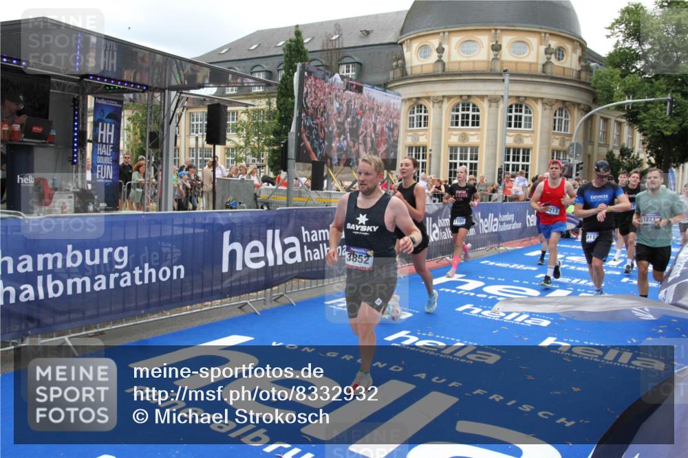 29.06.2025 - hella hamburg halbmarathon Michael Strokosch http://msf.ph/oto/8332932 29.06.2025 10:50:04 Ziel 1216, 1321, 2020, 3692, 3852, 7100, 7657, 8454, 9031, 9213, 9303, 12271, 12733, 13225, 13758, 16403, 16716, 16732, 18884, 19112 meine-sportfotos.de