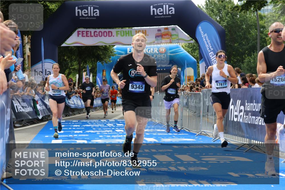29.06.2025 - hella hamburg halbmarathon Strokosch-Dieckow http://msf.ph/oto/8332955 29.06.2025 10:34:02 Ziel 9345, 9376, 9519, 11019, 11202, 11227, 13066, 13493, 13494, 14448, 15268, 16724, 17751, 17877 meine-sportfotos.de