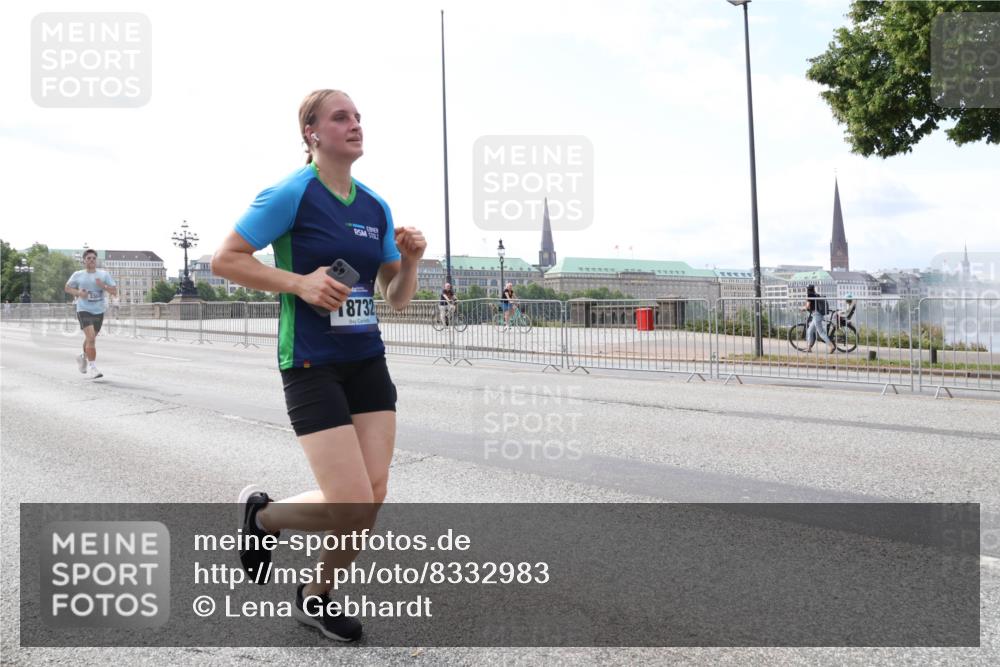 29.06.2025 - hella hamburg halbmarathon Lena Gebhardt http://msf.ph/oto/8332983 29.06.2025 10:13:12 Lombardsbrücke 8732, 1007, 1020, 1051, 1747, 1851, 1859, 1939, 2891, 2942, 2961, 3218, 3360, 3728, 3729, 4187, 4532, 5546, 6207, 6489, 7346, 7460, 7873, 7907, 8398, 8405, 8913, 8917, 9141, 9527, 9612, 10067, 10402, 11025, 11720, 12492, 13331, 14404, 15012, 15531, 15922, 16030, 16255, 16323, 16437, 17061, 17474, 17699, 17988, 17994, 18048, 18222, 18320, 18530, 18732 meine-sportfotos.de