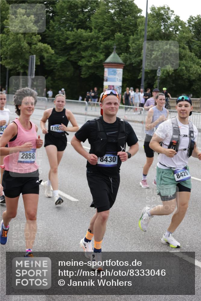 29.06.2025 - hella hamburg halbmarathon Jannik Wohlers http://msf.ph/oto/8333046 29.06.2025 10:40:29 Lombardsbrücke 1075, 1323, 2173, 2299, 2858, 3121, 3306, 3432, 3694, 4044, 4234, 4530, 4774, 4775, 4972, 5753, 6098, 6163, 6289, 6842, 7293, 8053, 8054, 8429, 8430, 9009, 9237, 9437, 9946, 10644, 10940, 11053, 11686, 12191, 12610, 12692, 12699, 13773, 14553, 16028, 16297, 16449, 16450, 17233, 17234, 17267, 17879, 19087 meine-sportfotos.de