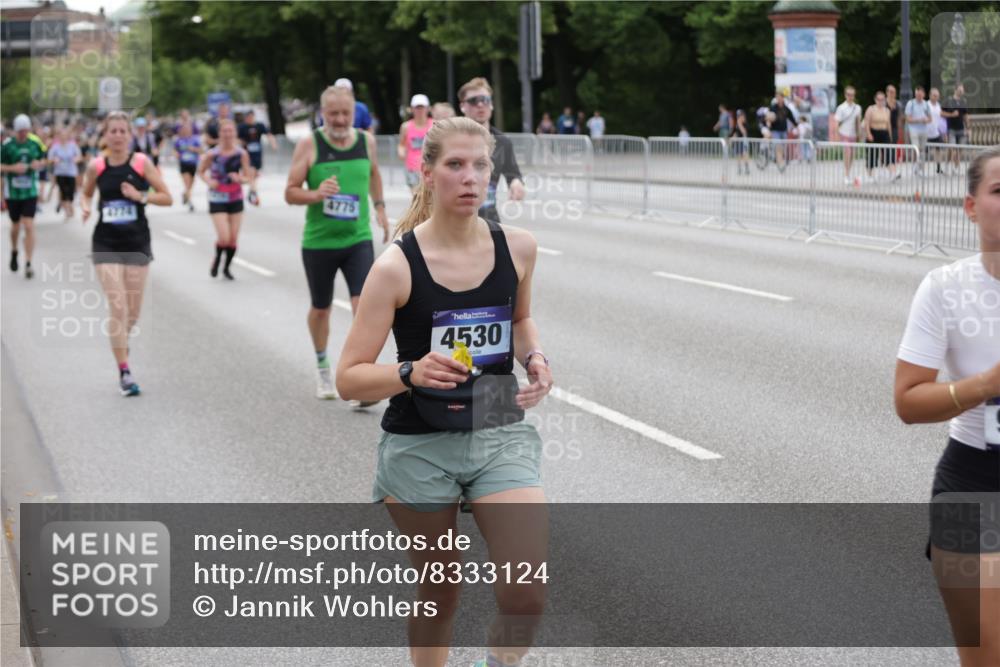 29.06.2025 - hella hamburg halbmarathon Jannik Wohlers http://msf.ph/oto/8333124 29.06.2025 10:40:31 Lombardsbrücke 1075, 1317, 1323, 2299, 2858, 3121, 3306, 3432, 3694, 4234, 4530, 4774, 4775, 4972, 5549, 5753, 6098, 6289, 6842, 7293, 7829, 8053, 8054, 8429, 8430, 9009, 9237, 9437, 9946, 10644, 10940, 11053, 11686, 11759, 12191, 12610, 12692, 12699, 13773, 14553, 14776, 16028, 16297, 16449, 16450, 16802, 17233, 17234, 17267, 17879, 18142, 19087 meine-sportfotos.de