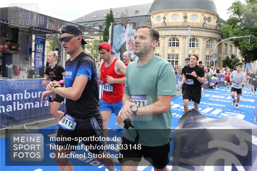 29.06.2025 - hella hamburg halbmarathon Michael Strokosch http://msf.ph/oto/8333148 29.06.2025 10:50:06 Ziel 1216, 1321, 1507, 2020, 3562, 3692, 3852, 7100, 7657, 9031, 9213, 9303, 9965, 12203, 12271, 13225, 13758, 14257, 16403, 18228, 18657, 18658, 18884, 19112 meine-sportfotos.de