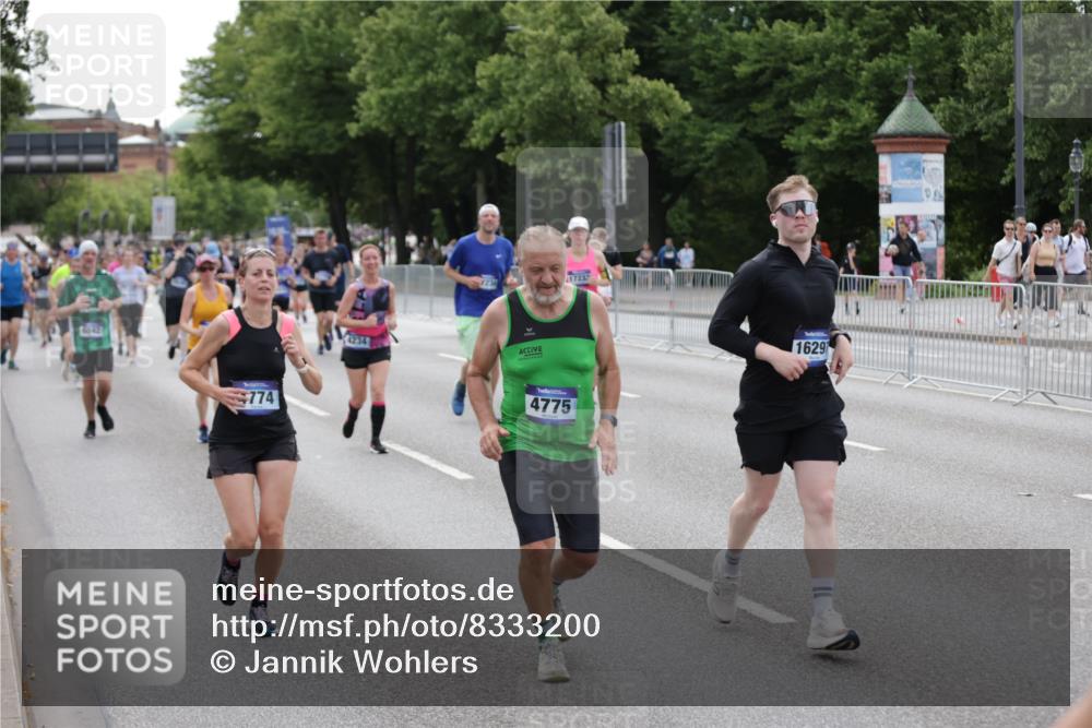 29.06.2025 - hella hamburg halbmarathon Jannik Wohlers http://msf.ph/oto/8333200 29.06.2025 10:40:32 Lombardsbrücke 1075, 1317, 1323, 2299, 2858, 3121, 3432, 3694, 4234, 4530, 4638, 4774, 4775, 5549, 5753, 6098, 6289, 6842, 7293, 7829, 8053, 8054, 8429, 8430, 8769, 9009, 9237, 9437, 10644, 11053, 11686, 11759, 12191, 12610, 12692, 12699, 14553, 14776, 16028, 16297, 16449, 16450, 16802, 17233, 17234, 17879, 18142, 18844, 19087 meine-sportfotos.de
