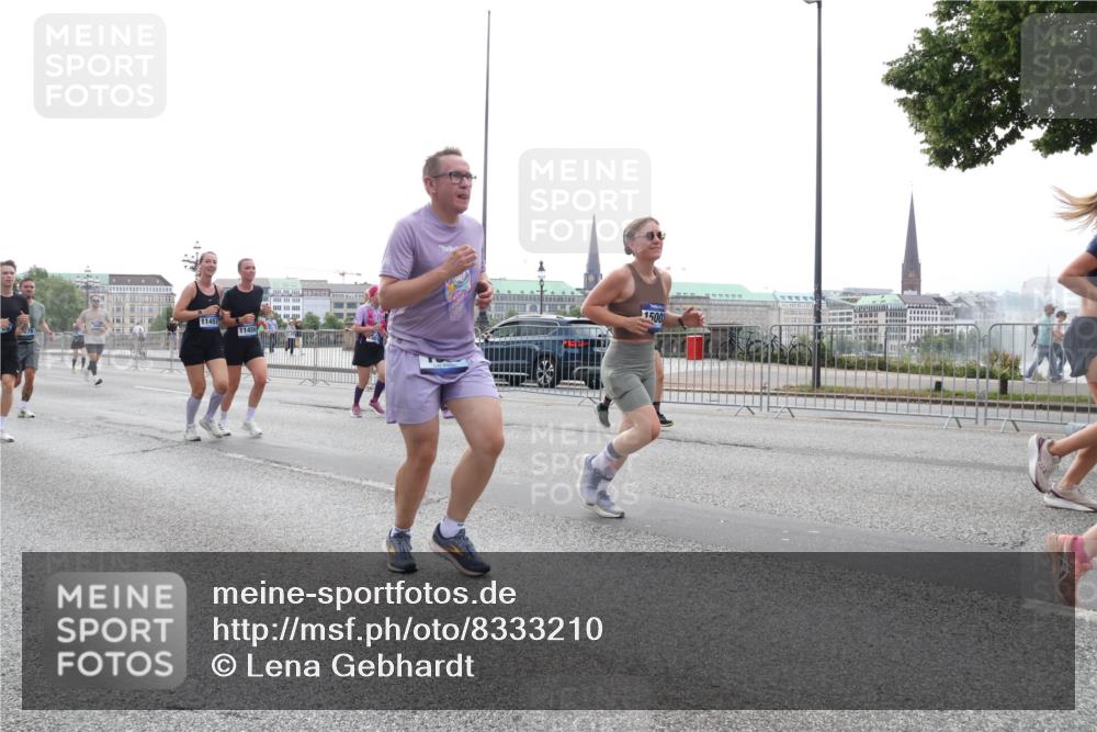 29.06.2025 - hella hamburg halbmarathon Lena Gebhardt http://msf.ph/oto/8333210 29.06.2025 10:37:59 Lombardsbrücke 11457, 11456, 1500, 1196, 1394, 1457, 1475, 1578, 1742, 1799, 1901, 1966, 1985, 2199, 2786, 2853, 3230, 3242, 3246, 3633, 3716, 3880, 4414, 4921, 5139, 5300, 5522, 5713, 5875, 6199, 6200, 6243, 6362, 6697, 6751, 6930, 6955, 7118, 7124, 7165, 7244, 7321, 7350, 7552, 7629, 7696, 7914, 8985, 9247, 9288, 9895, 10159, 10506, 10836, 11087, 11543, 12123, 12254, 12472, 12824, 16680, 17798 meine-sportfotos.de