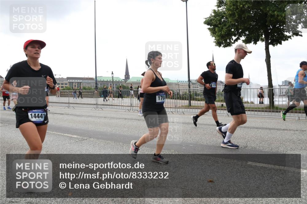 29.06.2025 - hella hamburg halbmarathon Lena Gebhardt http://msf.ph/oto/8333232 29.06.2025 10:47:34 Lombardsbrücke 14441, 170, 1554, 1045, 1246, 1434, 1463, 1523, 1607, 1618, 1639, 1704, 1926, 2148, 2407, 2491, 2537, 2545, 2555, 2704, 2790, 2882, 2994, 3049, 3339, 4037, 4184, 4325, 4423, 4483, 4806, 4895, 4974, 4975, 5621, 5622, 5895, 6255, 6256, 6879, 6995, 7403, 7427, 7430, 7431, 7630, 7631, 7970, 8105, 8131, 8270, 8310, 8550, 8706, 8915, 8953, 9018, 9687, 9696, 9697, 10658, 10991, 11351, 11458, 11730, 11738, 11802, 11909, 12431 meine-sportfotos.de