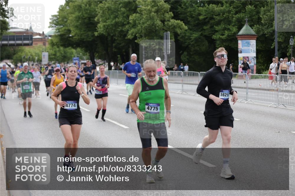29.06.2025 - hella hamburg halbmarathon Jannik Wohlers http://msf.ph/oto/8333243 29.06.2025 10:40:32 Lombardsbrücke 1075, 1317, 1323, 2299, 2858, 3121, 3432, 3694, 4234, 4530, 4638, 4774, 4775, 5549, 5753, 6098, 6289, 6842, 7293, 7829, 8053, 8054, 8429, 8430, 8769, 9009, 9237, 9437, 10644, 11053, 11686, 11759, 12191, 12610, 12692, 12699, 14553, 14776, 16028, 16297, 16449, 16450, 16802, 17233, 17234, 17879, 18142, 18844, 19087 meine-sportfotos.de