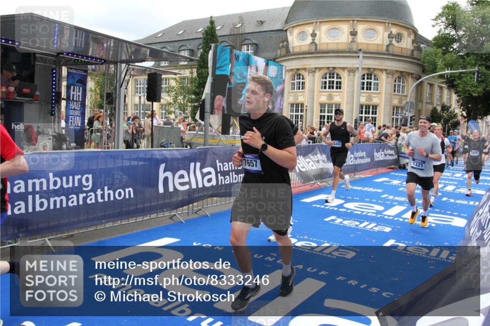 29.06.2025 - hella hamburg halbmarathon Michael Strokosch http://msf.ph/oto/8333246 29.06.2025 10:50:07 Ziel 1216, 1321, 1507, 2020, 3562, 3692, 3852, 7100, 7657, 8313, 9031, 9213, 9303, 9965, 12203, 12271, 13225, 13282, 13758, 14257, 16403, 18228, 18657, 18658, 18884, 19112 meine-sportfotos.de