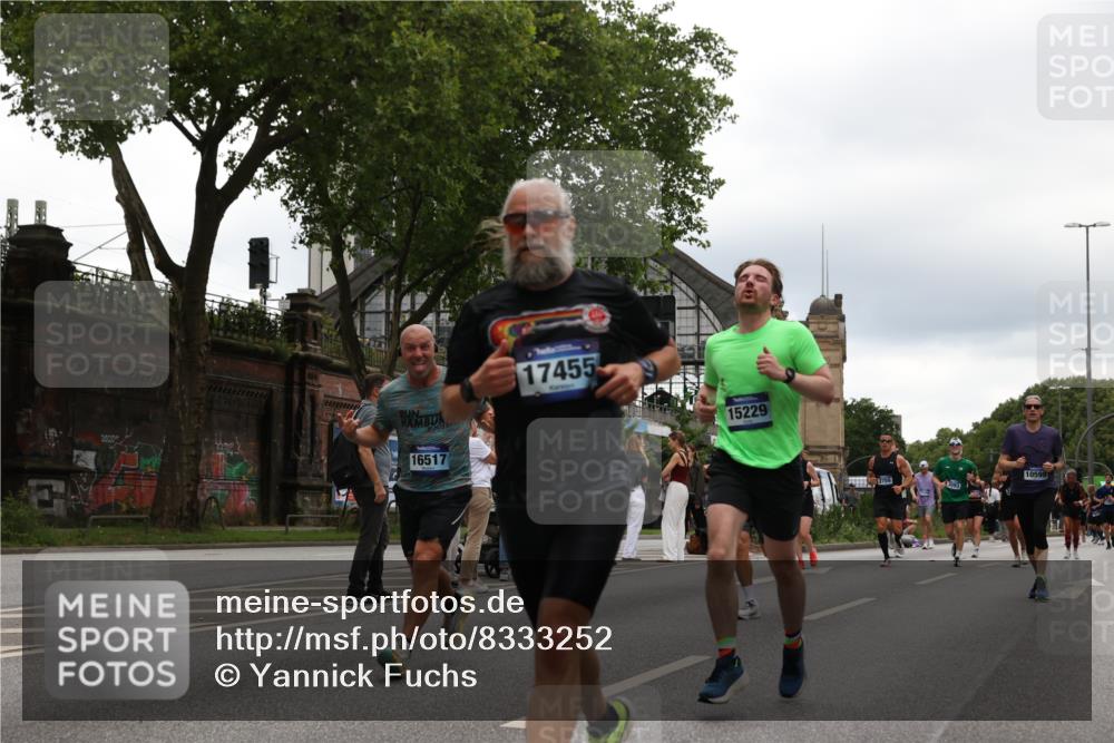 29.06.2025 - hella hamburg halbmarathon Yannick Fuchs http://msf.ph/oto/8333252 29.06.2025 10:51:49 20KM 1611, 2025, 2488, 2606, 2759, 2806, 2840, 2883, 2907, 3093, 3141, 3859, 4426, 4467, 4502, 4579, 4632, 4833, 5926, 6104, 6281, 6302, 6531, 6595, 7138, 7189, 7833, 8585, 9316, 9450, 9485, 10599, 10788, 11645, 13465, 13816, 14571, 15217, 15229, 16517, 16531, 17405, 17415, 17455, 17543, 18068, 18492, 18501, 18508, 18587, 18762, 18891 meine-sportfotos.de