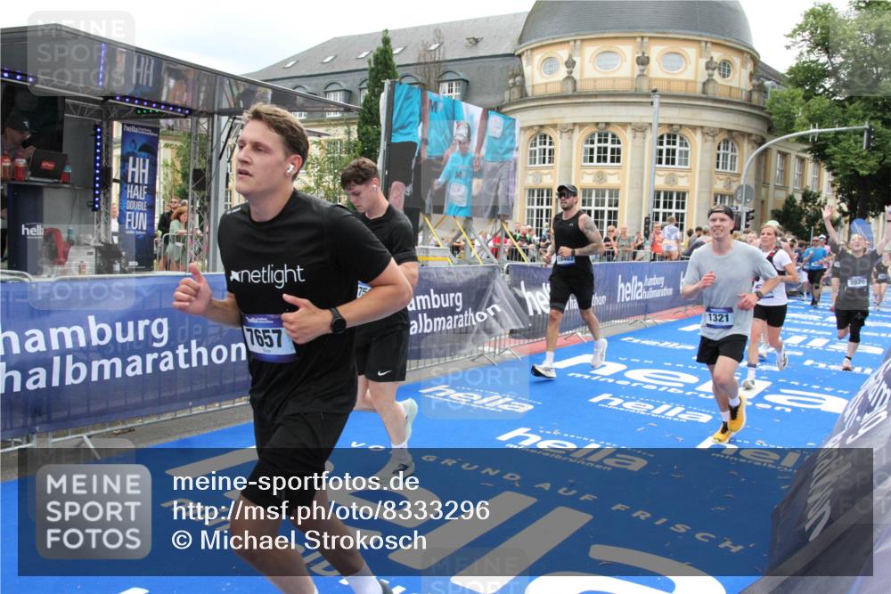 29.06.2025 - hella hamburg halbmarathon Michael Strokosch http://msf.ph/oto/8333296 29.06.2025 10:50:07 Ziel 1216, 1321, 1507, 2020, 3562, 3692, 3852, 7100, 7657, 8313, 9031, 9213, 9303, 9965, 12203, 12271, 13225, 13282, 13758, 14257, 16403, 18228, 18657, 18658, 18884, 19112 meine-sportfotos.de