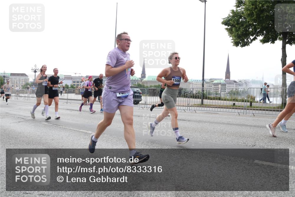 29.06.2025 - hella hamburg halbmarathon Lena Gebhardt http://msf.ph/oto/8333316 29.06.2025 10:38:00 Lombardsbrücke 11451, 11455, 15002, 1196, 1394, 1457, 1475, 1578, 1596, 1742, 1799, 1901, 1966, 1985, 2199, 2498, 2786, 2853, 3230, 3242, 3246, 3633, 3716, 3880, 4414, 4921, 5139, 5300, 5522, 5713, 5875, 6199, 6200, 6243, 6362, 6697, 6751, 6930, 7118, 7124, 7165, 7244, 7321, 7350, 7552, 7629, 7696, 7914, 8985, 9247, 9288, 9895, 10159, 10506, 10836, 11087, 11543, 12123, 12254, 12472, 12824, 16680, 17798 meine-sportfotos.de