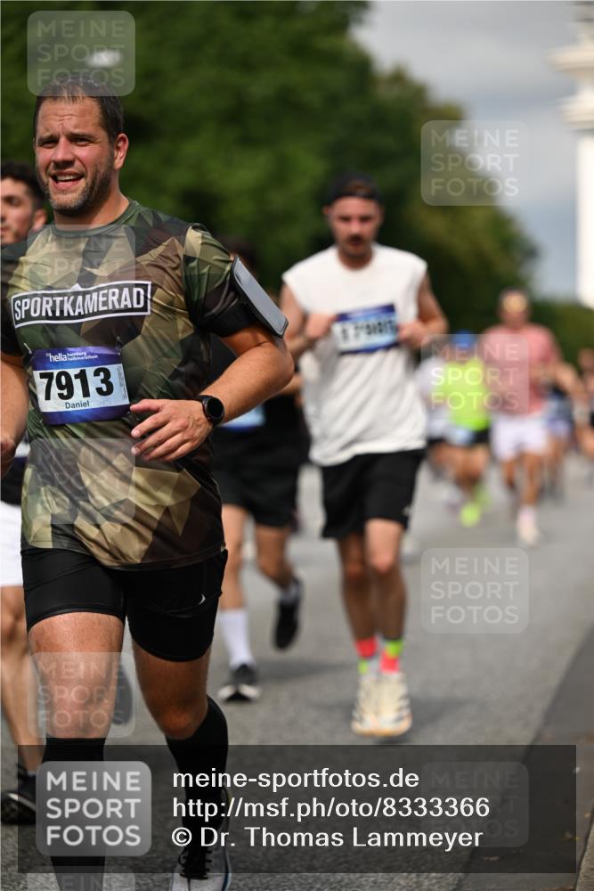 29.06.2025 - hella hamburg halbmarathon Dr. Thomas Lammeyer http://msf.ph/oto/8333366 29.06.2025 10:17:47 Kennedybrücke 1194, 1747, 1939, 2359, 2721, 2891, 2904, 4001, 4032, 4795, 4962, 5631, 5719, 6207, 7462, 7913, 8673, 9141, 9612, 9631, 9886, 10442, 10443 meine-sportfotos.de