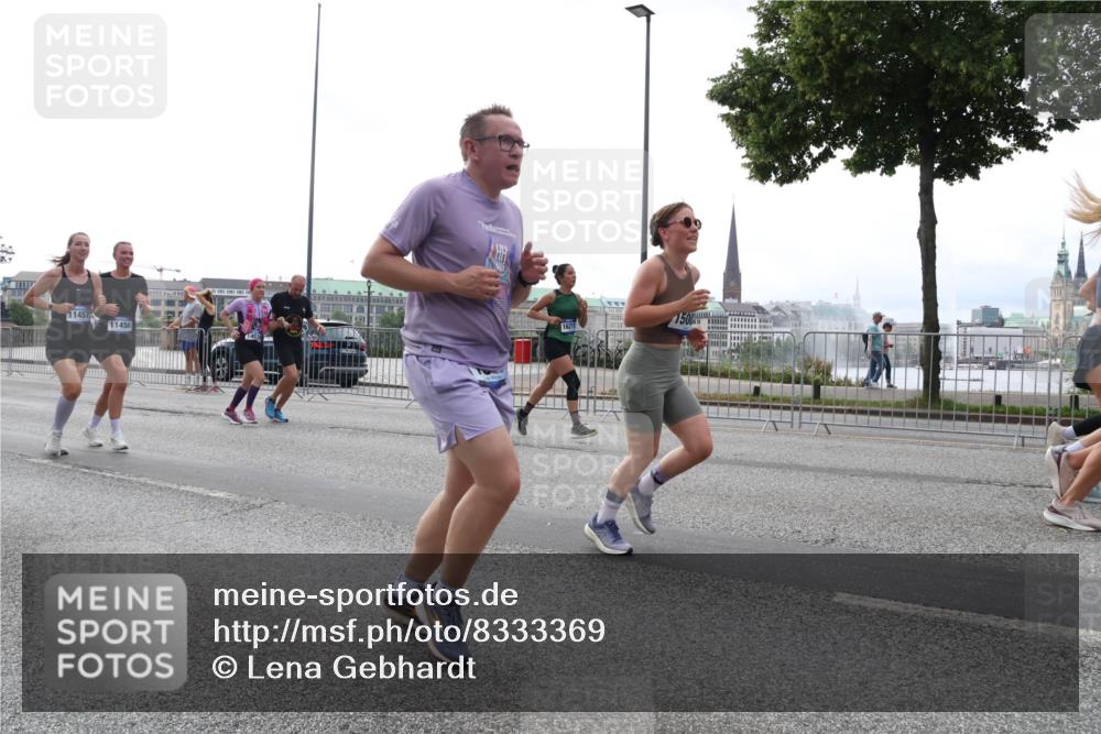 29.06.2025 - hella hamburg halbmarathon Lena Gebhardt http://msf.ph/oto/8333369 29.06.2025 10:38:00 Lombardsbrücke 11457, 11456, 1500, 1196, 1394, 1457, 1475, 1578, 1596, 1742, 1799, 1901, 1966, 1985, 2199, 2498, 2786, 2853, 3230, 3242, 3246, 3633, 3716, 3880, 4414, 4921, 5139, 5300, 5522, 5713, 5875, 6199, 6200, 6243, 6362, 6697, 6751, 6930, 7118, 7124, 7165, 7244, 7321, 7350, 7552, 7629, 7696, 7914, 8985, 9247, 9288, 9895, 10159, 10506, 10836, 11087, 11543, 12123, 12254, 12472, 12824, 16680, 17798 meine-sportfotos.de