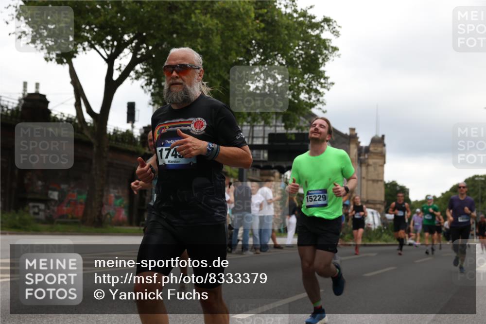 29.06.2025 - hella hamburg halbmarathon Yannick Fuchs http://msf.ph/oto/8333379 29.06.2025 10:51:49 20KM 1611, 2025, 2488, 2606, 2759, 2806, 2840, 2883, 2907, 3093, 3141, 3859, 4426, 4467, 4502, 4579, 4632, 4833, 5926, 6104, 6281, 6302, 6531, 6595, 7138, 7189, 7833, 8585, 9316, 9450, 9485, 10599, 10788, 11645, 13465, 13816, 14571, 15217, 15229, 16517, 16531, 17405, 17415, 17455, 17543, 18068, 18492, 18501, 18508, 18587, 18762, 18891 meine-sportfotos.de