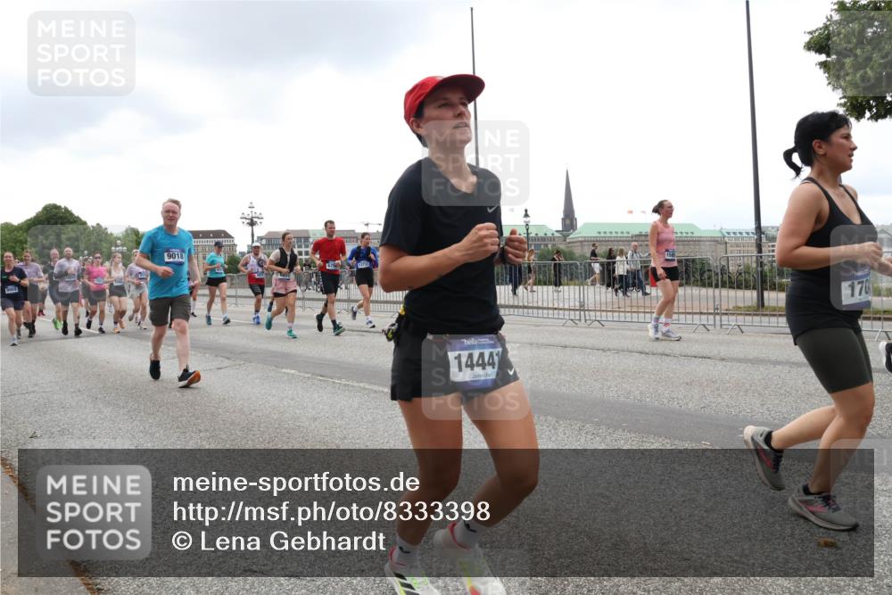 29.06.2025 - hella hamburg halbmarathon Lena Gebhardt http://msf.ph/oto/8333398 29.06.2025 10:47:35 Lombardsbrücke 9018, 13737, 14441, 170, 1045, 1246, 1434, 1463, 1523, 1618, 1639, 1704, 1926, 2148, 2407, 2491, 2537, 2545, 2704, 2790, 2882, 2994, 3049, 3339, 4037, 4184, 4325, 4423, 4483, 4806, 4895, 4974, 4975, 5621, 5622, 5895, 6255, 6256, 6879, 6995, 7403, 7427, 7430, 7431, 7630, 7631, 7970, 8105, 8131, 8270, 8310, 8550, 8706, 8915, 8953, 9018, 9687, 9696, 9697, 10658, 10991, 11351, 11458, 11730, 11738, 11802, 11909, 12431 meine-sportfotos.de