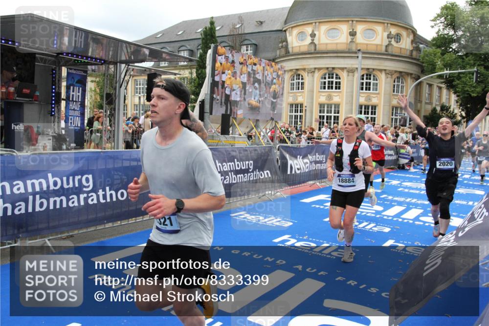 29.06.2025 - hella hamburg halbmarathon Michael Strokosch http://msf.ph/oto/8333399 29.06.2025 10:50:09 Ziel 1216, 1321, 1507, 2020, 3296, 3562, 7176, 7657, 8313, 9031, 9303, 9965, 12203, 13225, 13282, 13758, 14257, 16403, 18228, 18657, 18658, 18884 meine-sportfotos.de