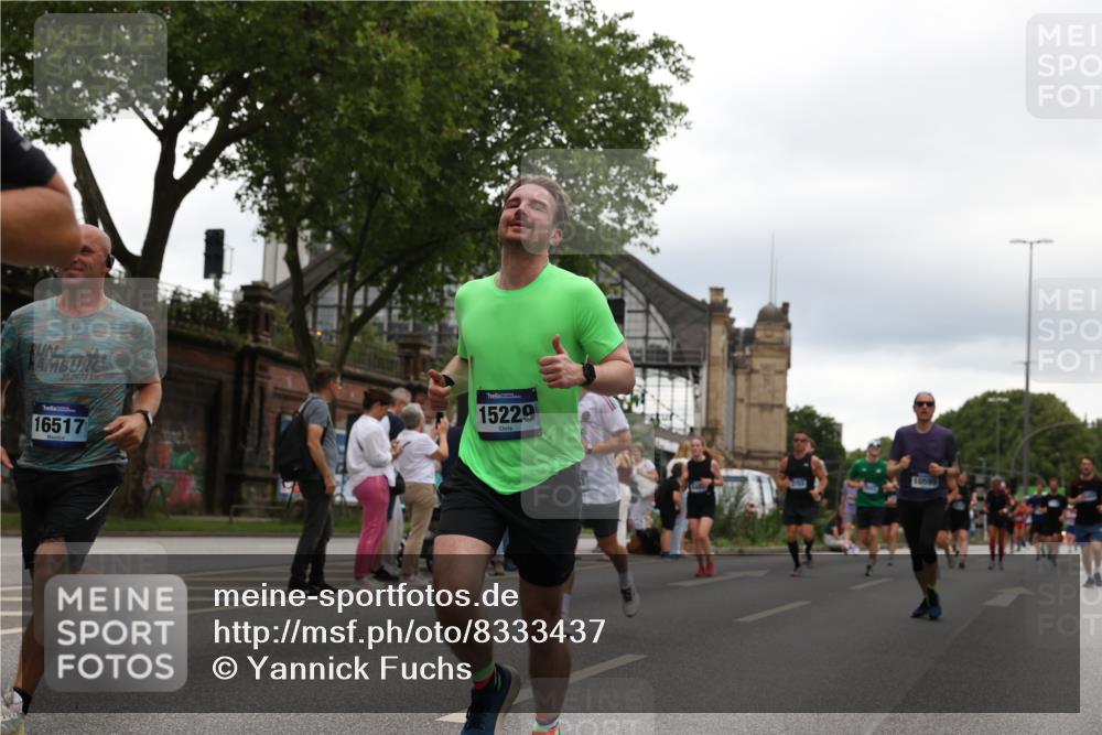 29.06.2025 - hella hamburg halbmarathon Yannick Fuchs http://msf.ph/oto/8333437 29.06.2025 10:51:50 20KM 1611, 2025, 2488, 2606, 2759, 2806, 2840, 2883, 2907, 3093, 3141, 3859, 4426, 4467, 4502, 4579, 4632, 4833, 5341, 5926, 6104, 6281, 6302, 6531, 6595, 7138, 7189, 7833, 8322, 8585, 9316, 9485, 10599, 10788, 11645, 13465, 13816, 14571, 15217, 15229, 16517, 16531, 17405, 17415, 17455, 17543, 18068, 18180, 18492, 18501, 18587, 18762, 18891 meine-sportfotos.de