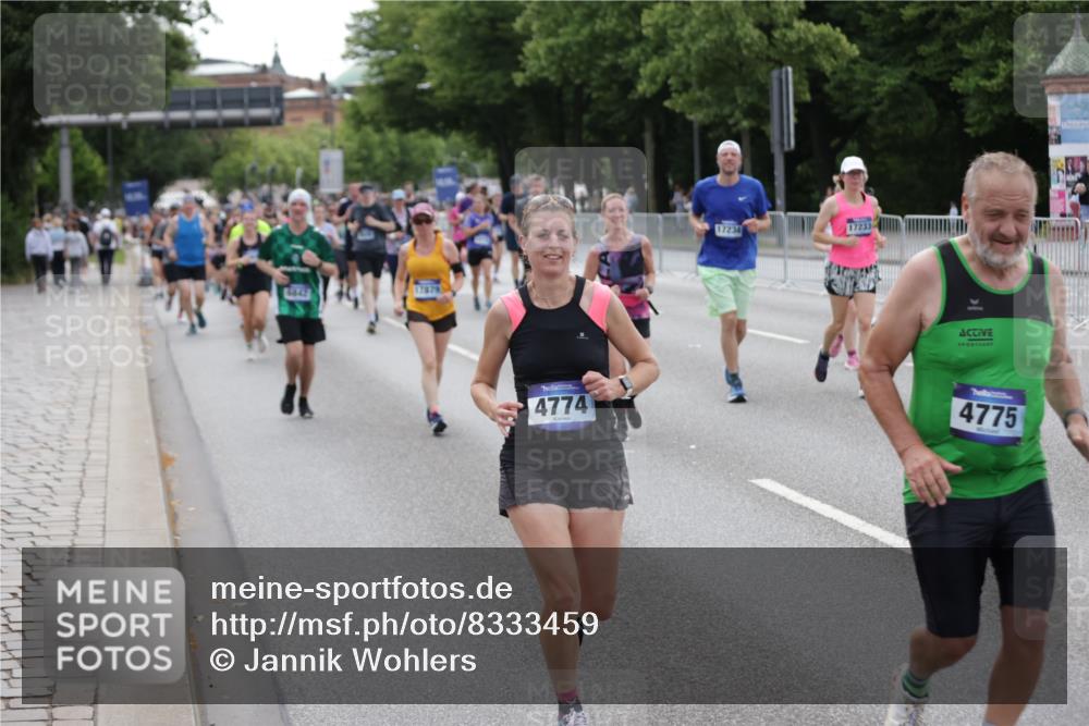 29.06.2025 - hella hamburg halbmarathon Jannik Wohlers http://msf.ph/oto/8333459 29.06.2025 10:40:33 Lombardsbrücke 1075, 1317, 2299, 2858, 3121, 3432, 3694, 4234, 4530, 4638, 4774, 4775, 5086, 5549, 5753, 6098, 6289, 6842, 7293, 7829, 8053, 8054, 8429, 8430, 8769, 9009, 9237, 9437, 10269, 10644, 11053, 11686, 11759, 12191, 12610, 12692, 12699, 14553, 14776, 16028, 16297, 16449, 16450, 16802, 17233, 17234, 17872, 17879, 18142, 18844, 19087 meine-sportfotos.de