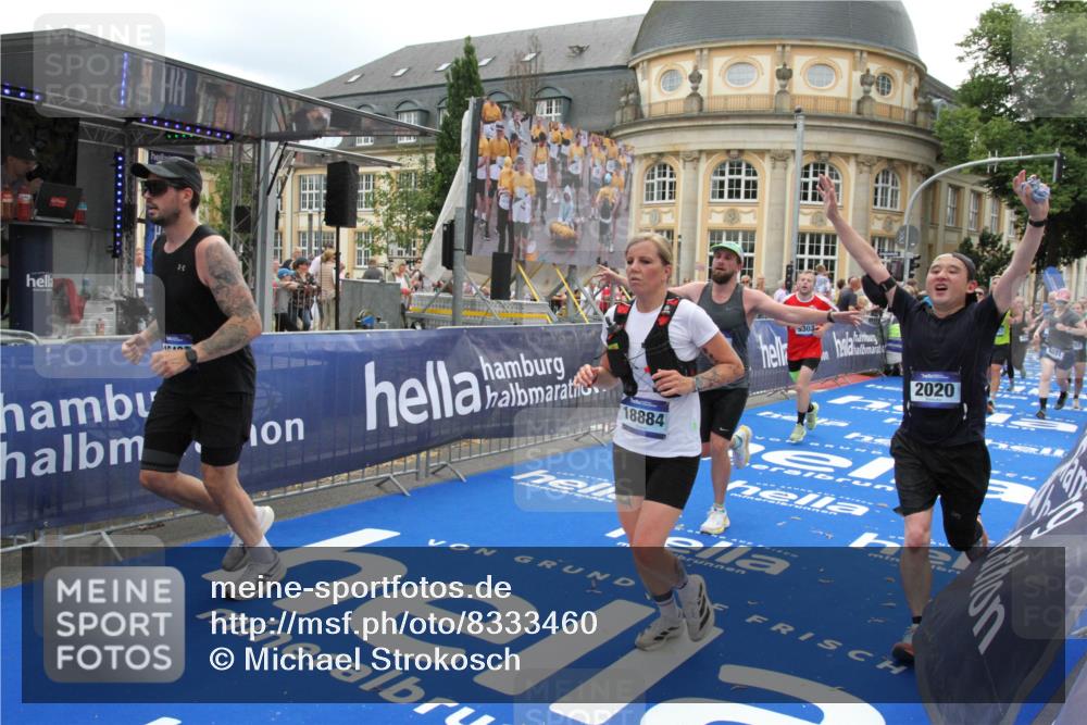 29.06.2025 - hella hamburg halbmarathon Michael Strokosch http://msf.ph/oto/8333460 29.06.2025 10:50:09 Ziel 1216, 1321, 1507, 2020, 3296, 3562, 7176, 7657, 8313, 9031, 9303, 9965, 12203, 13225, 13282, 13758, 14257, 16403, 18228, 18657, 18658, 18884 meine-sportfotos.de