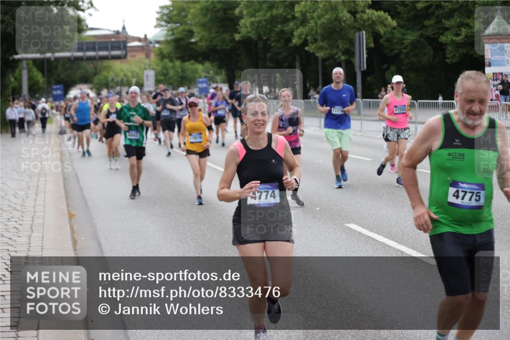 29.06.2025 - hella hamburg halbmarathon Jannik Wohlers http://msf.ph/oto/8333476 29.06.2025 10:40:33 Lombardsbrücke 1075, 1317, 2299, 2858, 3121, 3432, 3694, 4234, 4530, 4638, 4774, 4775, 5086, 5549, 5753, 6098, 6289, 6842, 7293, 7829, 8053, 8054, 8429, 8430, 8769, 9009, 9237, 9437, 10269, 10644, 11053, 11686, 11759, 12191, 12610, 12692, 12699, 14553, 14776, 16028, 16297, 16449, 16450, 16802, 17233, 17234, 17872, 17879, 18142, 18844, 19087 meine-sportfotos.de