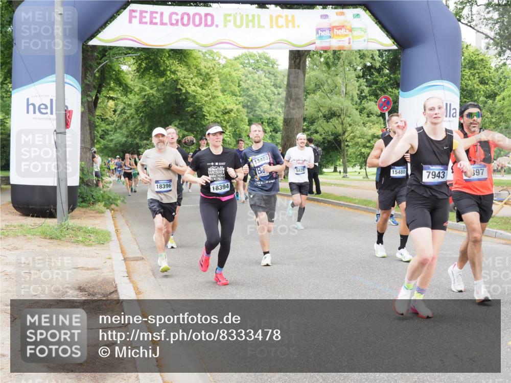 29.06.2025 - hella hamburg halbmarathon MichiJ http://msf.ph/oto/8333478 29.06.2025 10:38:35 Zwischen KM18-KM19 2670, 4077, 5018, 5399, 5820, 7397, 7943, 8989, 9057, 13403, 13726, 13976, 14626, 15480, 15871, 16291, 16716, 17823, 18394 meine-sportfotos.de