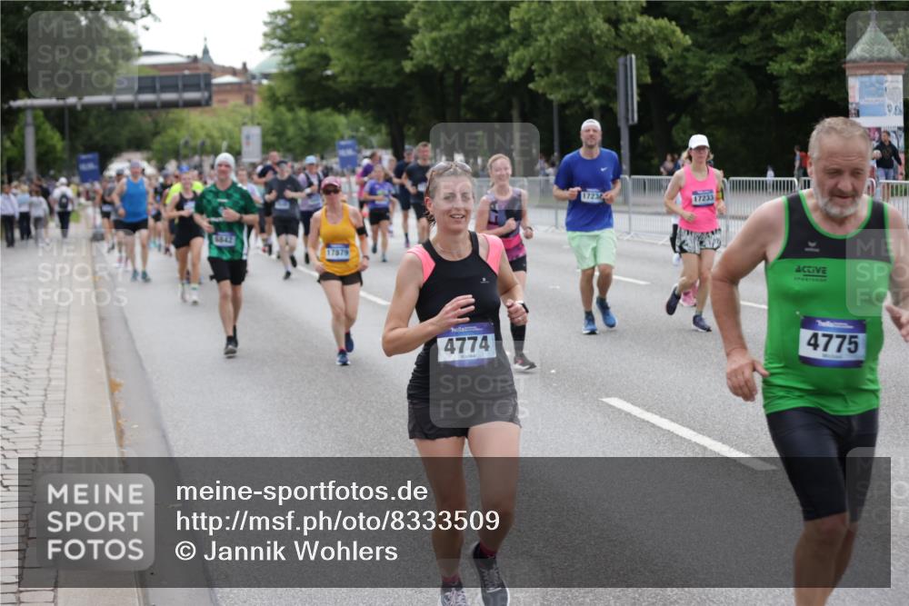 29.06.2025 - hella hamburg halbmarathon Jannik Wohlers http://msf.ph/oto/8333509 29.06.2025 10:40:33 Lombardsbrücke 1075, 1317, 2299, 2858, 3121, 3432, 3694, 4234, 4530, 4638, 4774, 4775, 5086, 5549, 5753, 6098, 6289, 6842, 7293, 7829, 8053, 8054, 8429, 8430, 8769, 9009, 9237, 9437, 10269, 10644, 11053, 11686, 11759, 12191, 12610, 12692, 12699, 14553, 14776, 16028, 16297, 16449, 16450, 16802, 17233, 17234, 17872, 17879, 18142, 18844, 19087 meine-sportfotos.de