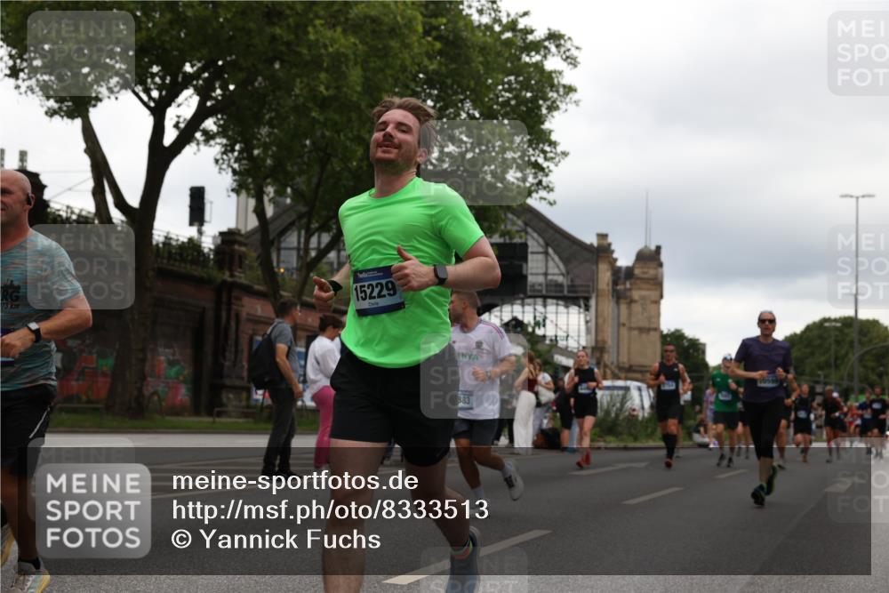 29.06.2025 - hella hamburg halbmarathon Yannick Fuchs http://msf.ph/oto/8333513 29.06.2025 10:51:50 20KM 1611, 2025, 2488, 2606, 2759, 2806, 2840, 2883, 2907, 3093, 3141, 3859, 4426, 4467, 4502, 4579, 4632, 4833, 5341, 5926, 6104, 6281, 6302, 6531, 6595, 7138, 7189, 7833, 8322, 8585, 9316, 9485, 10599, 10788, 11645, 13465, 13816, 14571, 15217, 15229, 16517, 16531, 17405, 17415, 17455, 17543, 18068, 18180, 18492, 18501, 18587, 18762, 18891 meine-sportfotos.de