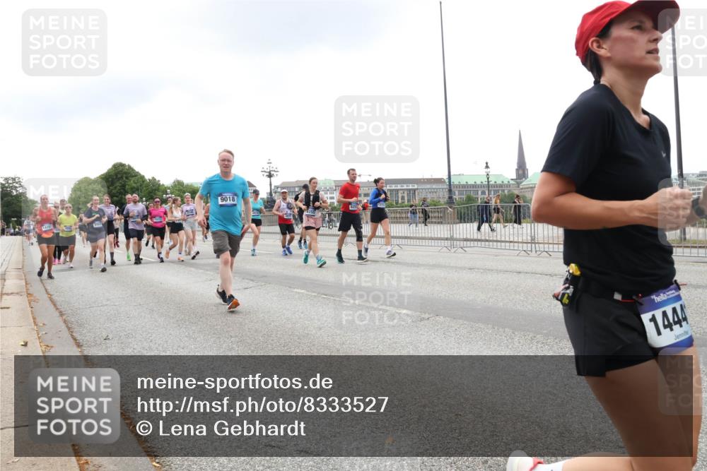 29.06.2025 - hella hamburg halbmarathon Lena Gebhardt http://msf.ph/oto/8333527 29.06.2025 10:47:35 Lombardsbrücke 14197, 15413, 9018, 1444, 1045, 1246, 1434, 1463, 1523, 1618, 1639, 1704, 1926, 2148, 2407, 2491, 2537, 2545, 2704, 2790, 2882, 2994, 3049, 3339, 4037, 4184, 4325, 4423, 4483, 4806, 4895, 4974, 4975, 5621, 5622, 5895, 6255, 6256, 6879, 6995, 7403, 7427, 7430, 7431, 7630, 7631, 7970, 8105, 8131, 8270, 8310, 8550, 8706, 8915, 8953, 9018, 9687, 9696, 9697, 10658, 10991, 11351, 11458, 11730, 11738, 11802, 11909, 12431 meine-sportfotos.de