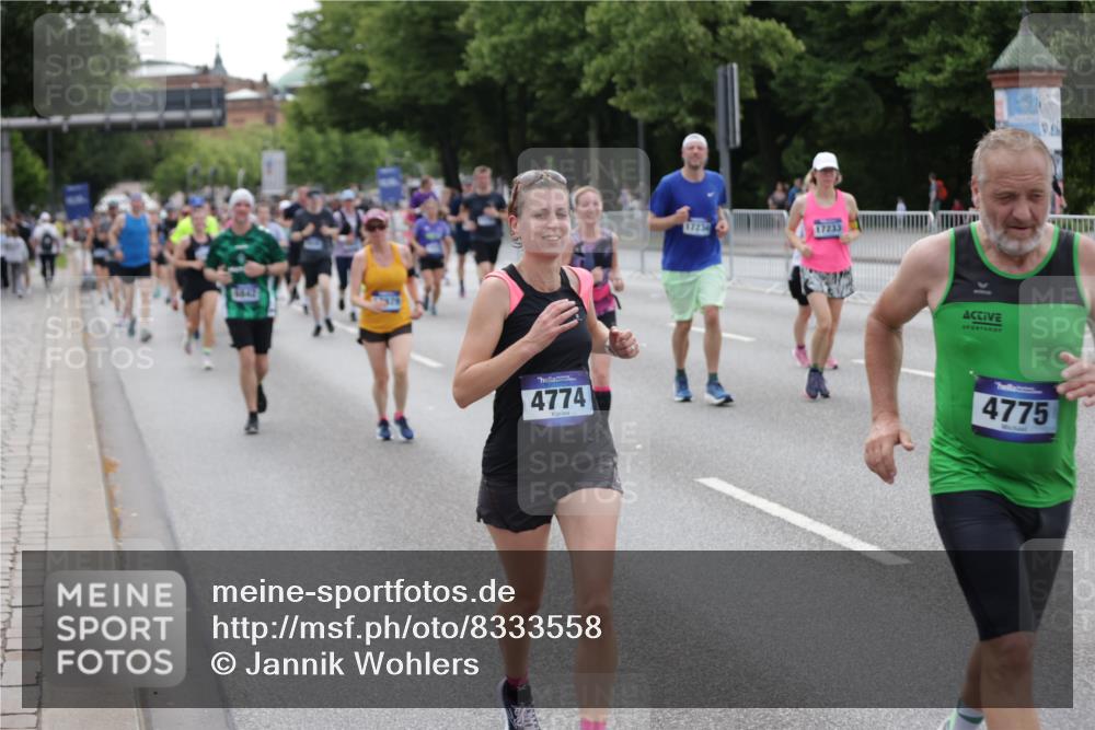 29.06.2025 - hella hamburg halbmarathon Jannik Wohlers http://msf.ph/oto/8333558 29.06.2025 10:40:33 Lombardsbrücke 1075, 1317, 2299, 2858, 3121, 3432, 3694, 4234, 4530, 4638, 4774, 4775, 5086, 5549, 5753, 6098, 6289, 6842, 7293, 7829, 8053, 8054, 8429, 8430, 8769, 9009, 9237, 9437, 10269, 10644, 11053, 11686, 11759, 12191, 12610, 12692, 12699, 14553, 14776, 16028, 16297, 16449, 16450, 16802, 17233, 17234, 17872, 17879, 18142, 18844, 19087 meine-sportfotos.de