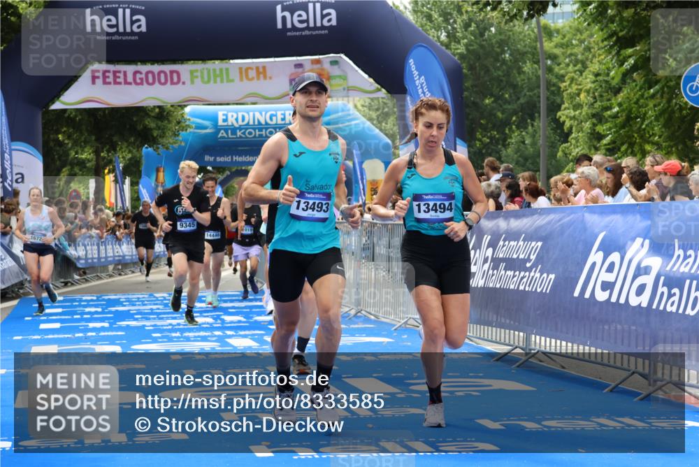 29.06.2025 - hella hamburg halbmarathon Strokosch-Dieckow http://msf.ph/oto/8333585 29.06.2025 10:34:00 Ziel 9345, 9376, 9519, 11019, 11202, 11227, 13066, 13493, 13494, 14448, 15268, 15500, 16724, 17751, 17877 meine-sportfotos.de
