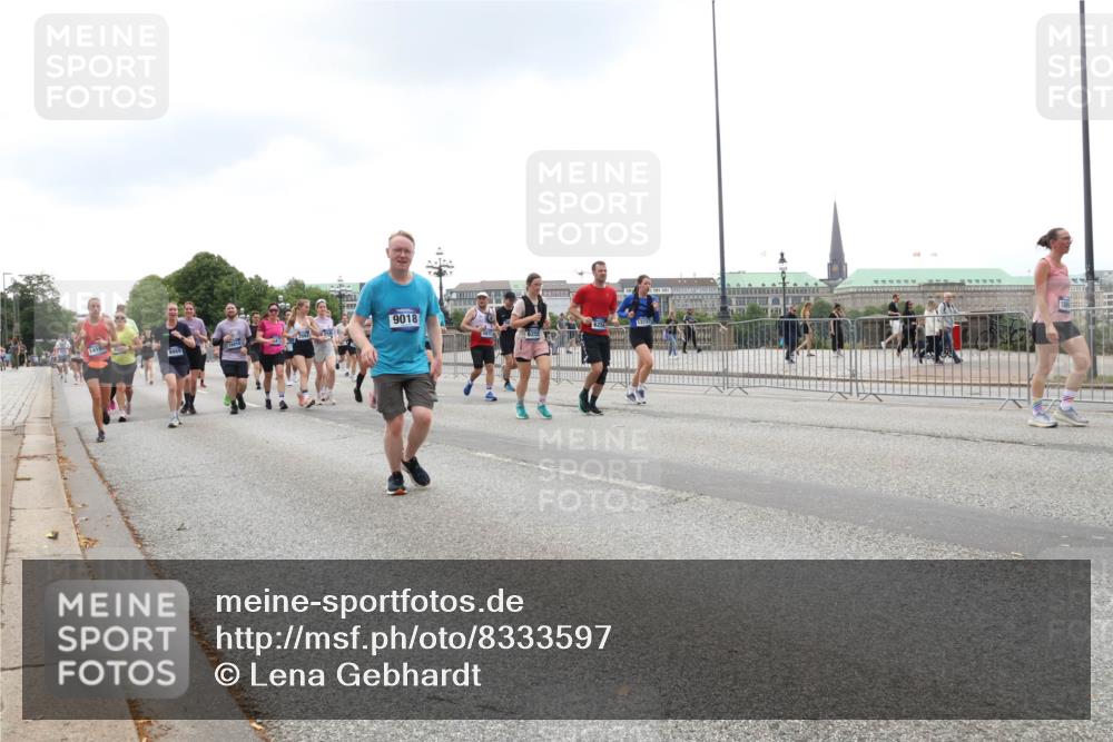 29.06.2025 - hella hamburg halbmarathon Lena Gebhardt http://msf.ph/oto/8333597 29.06.2025 10:47:35 Lombardsbrücke 14197, 9969, 9018, 4975, 1045, 1246, 1434, 1463, 1523, 1618, 1639, 1704, 1926, 2148, 2407, 2491, 2537, 2545, 2704, 2790, 2882, 2994, 3049, 3339, 4037, 4184, 4325, 4423, 4483, 4806, 4895, 4974, 4975, 5621, 5622, 5895, 6255, 6256, 6879, 6995, 7403, 7427, 7430, 7431, 7630, 7631, 7970, 8105, 8131, 8270, 8310, 8550, 8706, 8915, 8953, 9018, 9687, 9696, 9697, 10658, 10991, 11351, 11458, 11730, 11738, 11802, 11909, 12431 meine-sportfotos.de